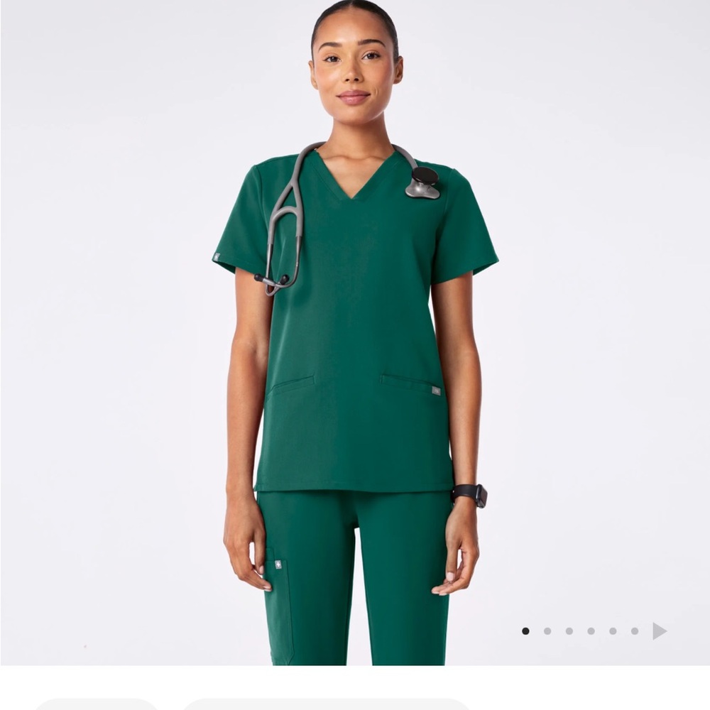 Figs Casma three pocket hunter green V-Neck Scrub Top